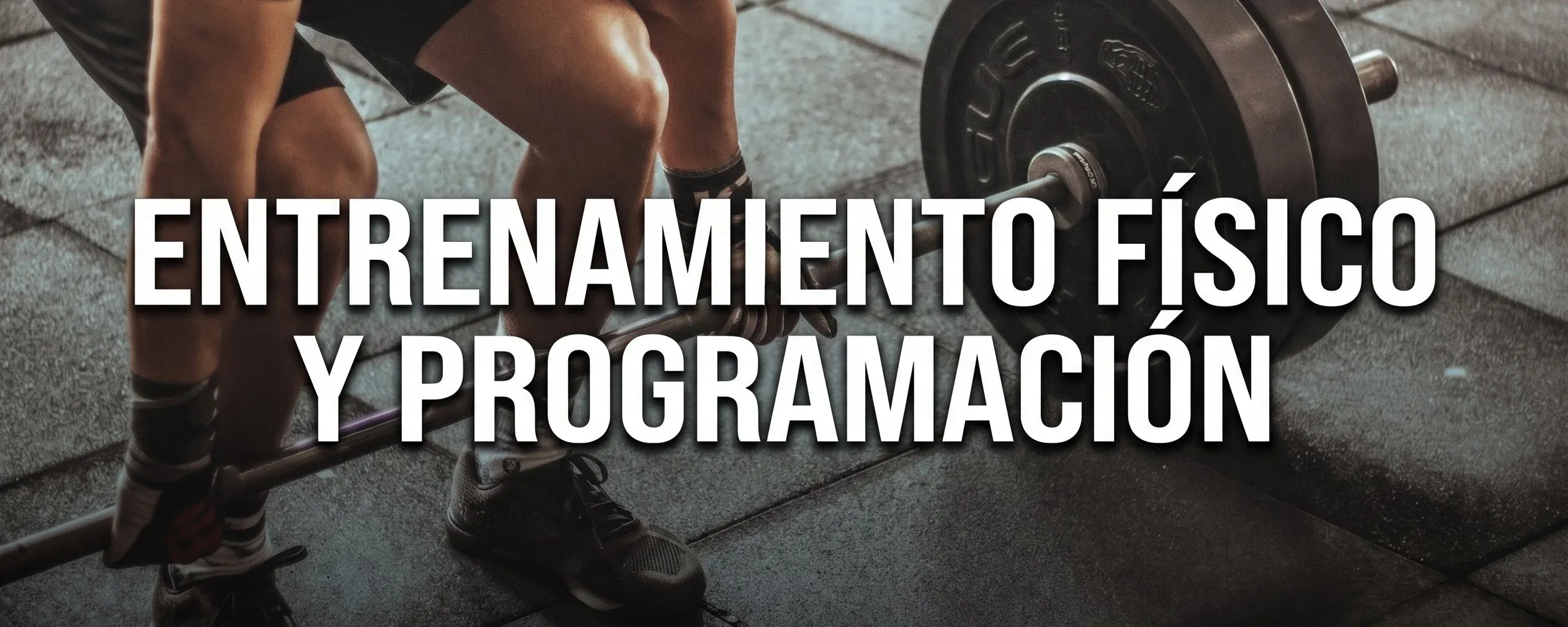 Persona entrenando con pesas antes de una sesión de trabajo